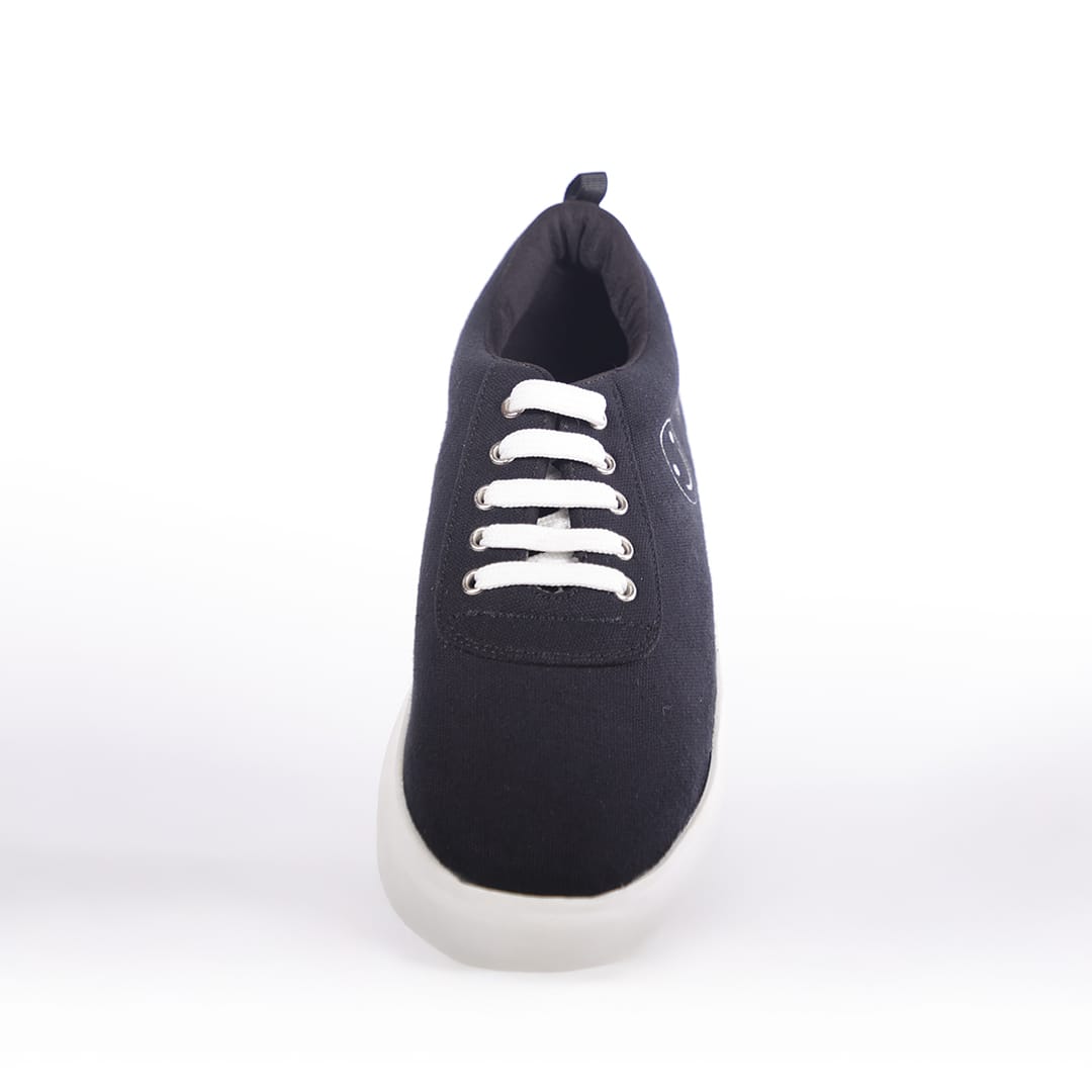 girls black shoe