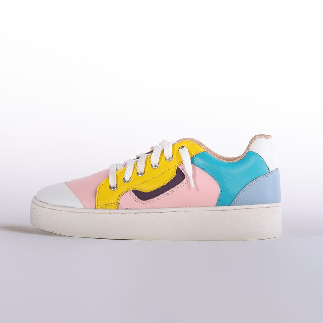 girls pink shoe