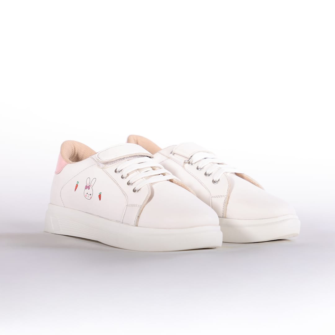 girls white shoe