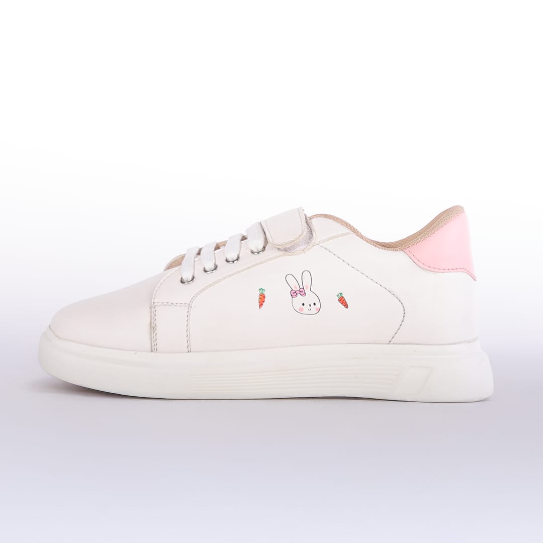 girls white shoe